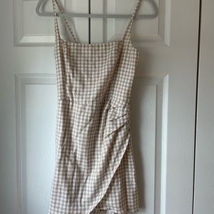 Beige and white checkered dress from Abercrombie